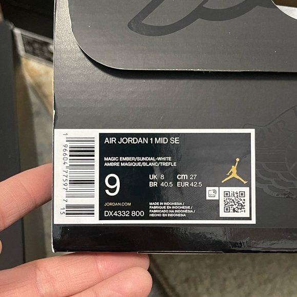NIB Men Size 9 (Euro Sz 42.5) Jordan 1 Mid SE Sneakers Magic Ember/Sundial White - Picture 9 of 17